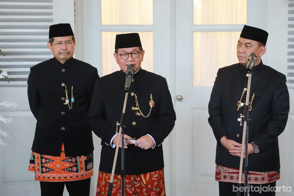 Pramono memberikan keterangan usai lantik Uus Kuswanto sebagai Sekda DKI