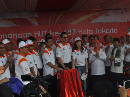 Tugas pertama sebagai Plt Gubernur DKI Jakarta, Basuki langsung memimpin pencanangan HUT ke-487 Kota