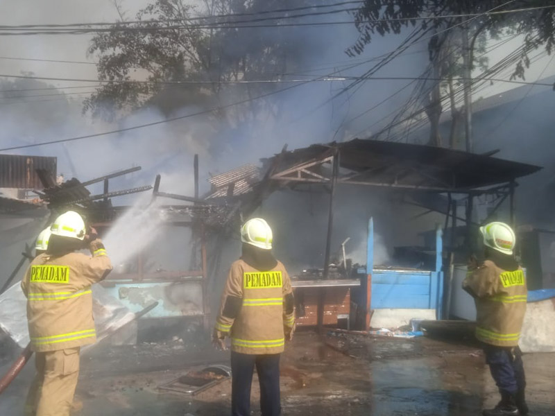 Kebakaran Kios di Jalan Drompol Berhasil Dipadamkan