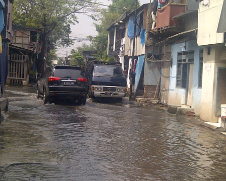 Jalan Kapuk Peternakan Masih Tergenang Air