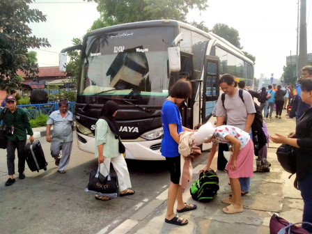 3.211 Penumpang Tiba di Terminal Bus Kampung Rambutan