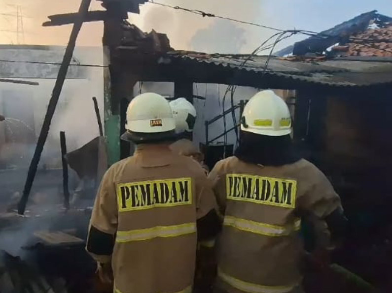 Kebakaran di Pulo Gebang Berhasil Dipadamkan Petugas 