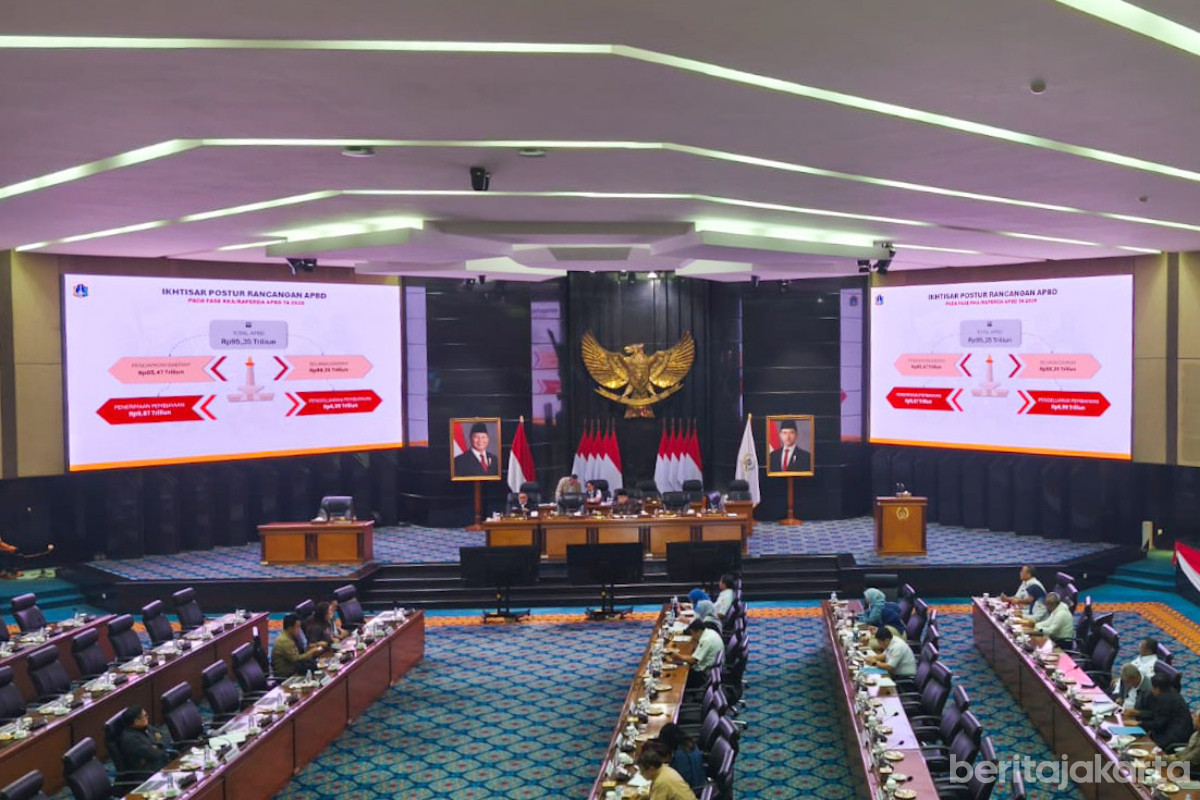 Badan Anggaran DPRD DKI Jakarta bersama Tim Anggaran Pemerintah Daerah (TAPD) 