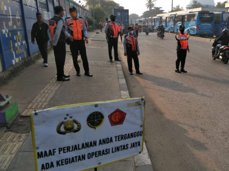 Petugas Sudinhub Gelar Operasi Lintas Jaya di Jalan RE Martadinata