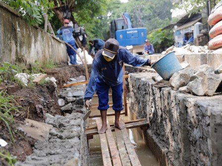 Pembangunan Saluran di Jalan Pasar Baru Timur Dilanjutkan