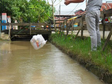 Basuki Ingin Terapkan Denda Buang Sampah Seperti di Luar Negeri