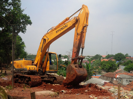 Satu Unit Alat Berat Dikerahkan Tangani Longsor Hutan Kota