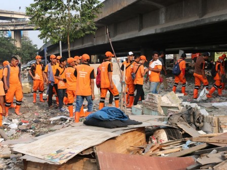 144 Meter Kubik Sampah Diangkut dari Kolong Tol Sedyatmo