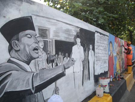 Sambut Hari Kemerdekaan, Kelurahan Bukit Duri Buat Mural