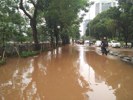  Fly Over Landmark Sudirman Terjadi Genangan 1 Meter