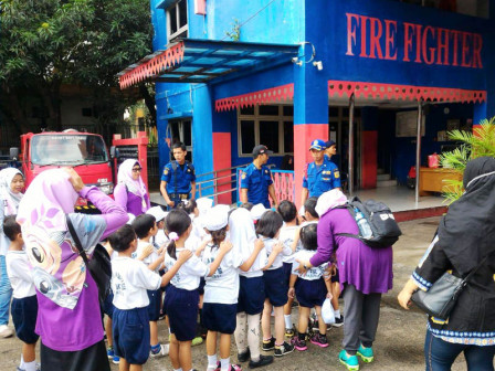  35 Siswa dan Guru TK Bentara Indonesia Disosialisasikan Pemadaman Kebakaran 