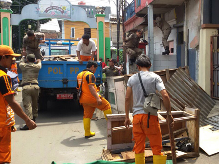 20 Kios dan Warung di Johar Baru Ditertibkan