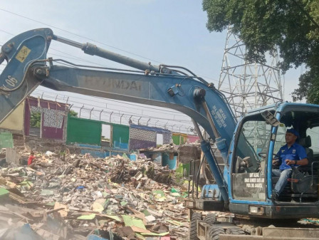  2 Excavator Bantu aksi Pembersihan Kawasan Royal Penjaringan 