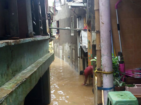 Air Surut, Belasan Rumah Warga di Pejaten Timur Masih Tergenang 