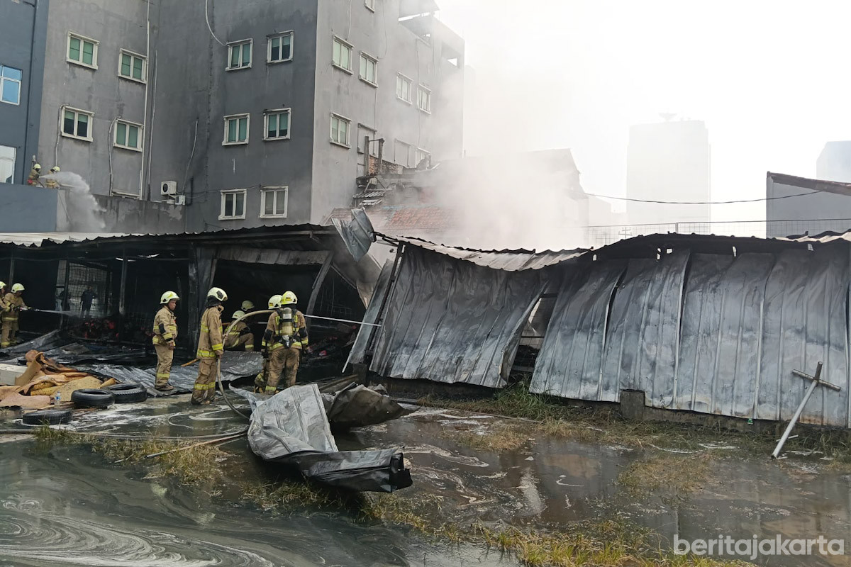 Kebakaran Gudang Oli di Jakbar