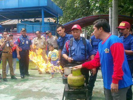  40 Warga Pulau Untung Jawa Dilatih Tanggulangi Kebakaran 