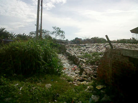 Tembok Rusun Kebersihan Bambu Larangan Jebol