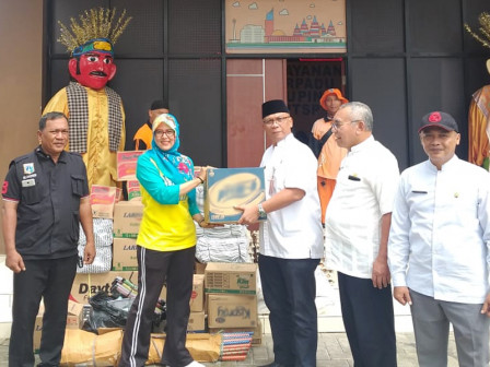        Dinas KUKMP Salurkan Bantuan Untuk Korban Banjir di Kayu Putih