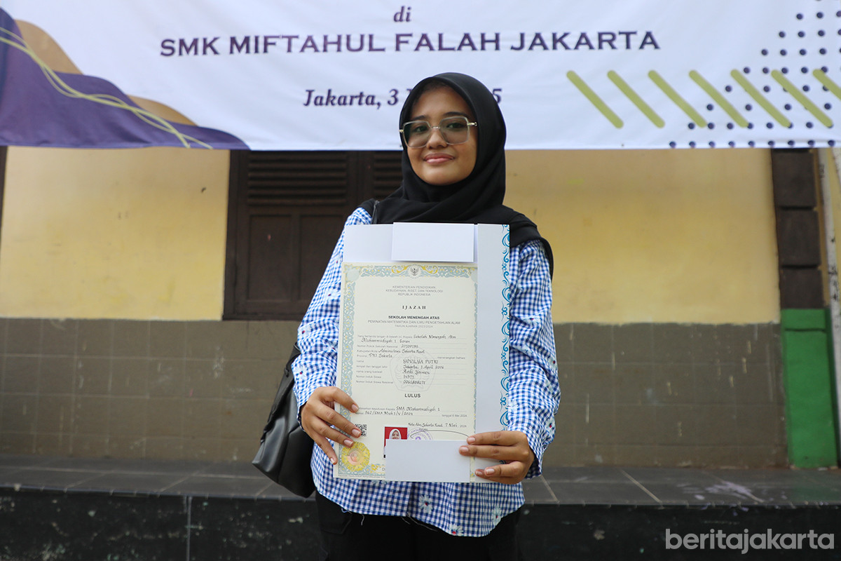 Siswa penerima manfaat pemutihan ijazah Pemprov DKI Jakarta