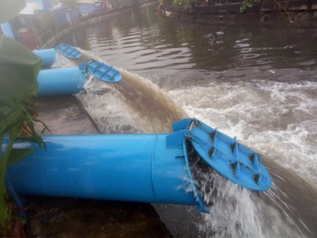  Tujuh Pompa Air Bekerja Maksimal di Cempaka Putih