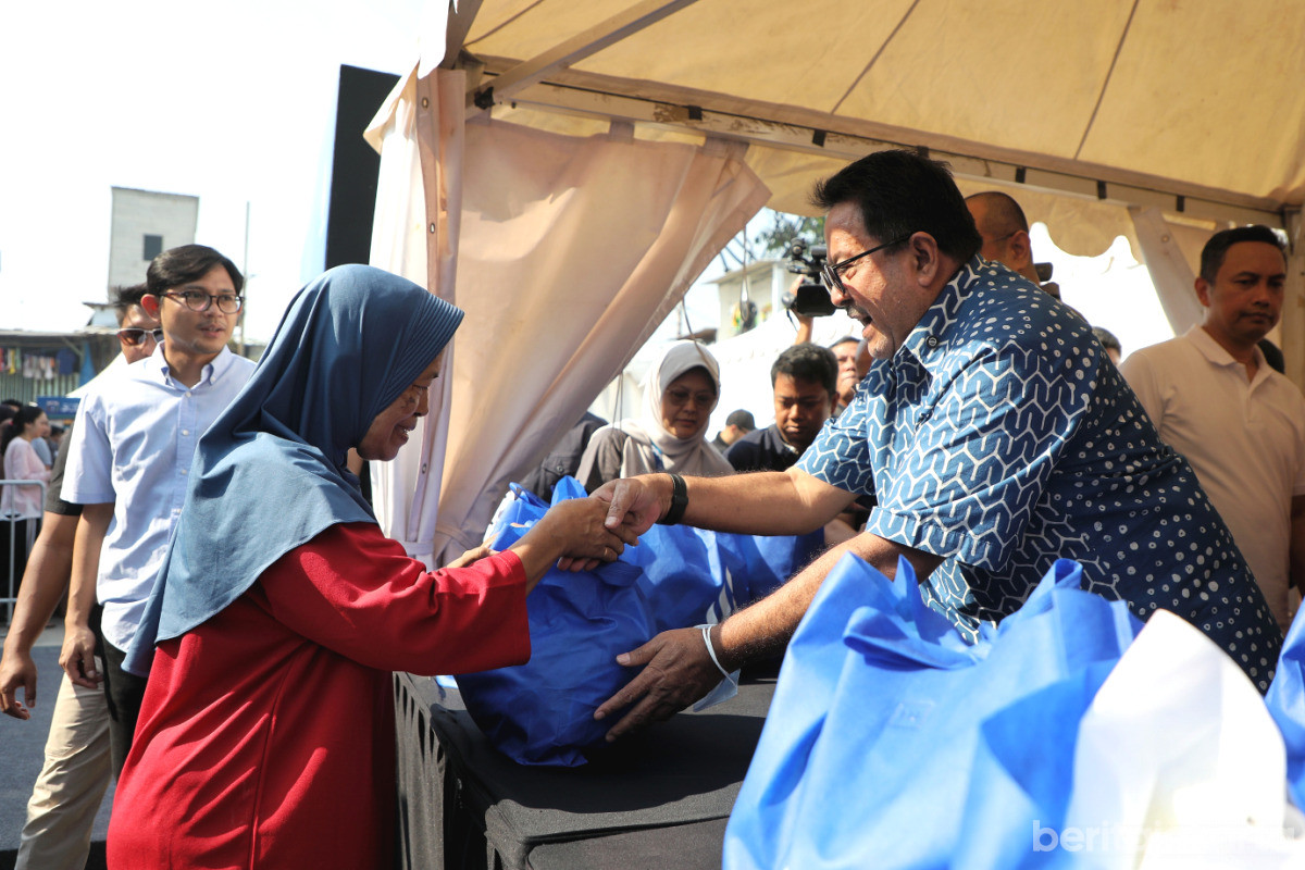 Wakil Gubernur DKI Jakarta, Rano Karno menghadiri kegiatan Bazar Hemat PAM Jaya