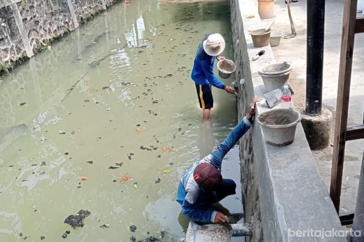 Perbaikan Turap Kali Swasembada Capai 70 Persen 