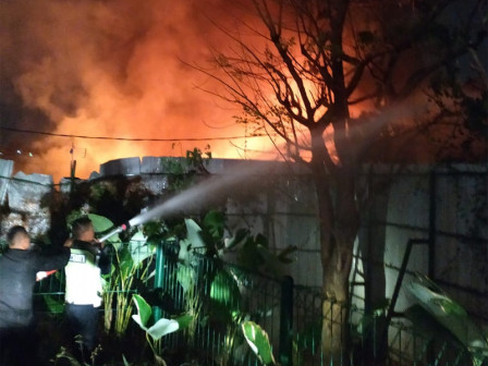 Kebakaran 20 Rumah di Cawang Berhasil Dipadamkan Petugas