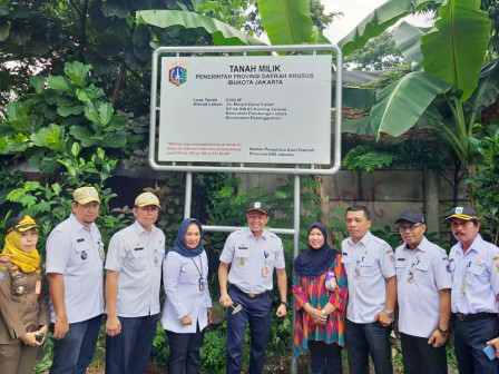  Pemkot Jaksel Pasang Tiga Papan Plang Aset di Kavling Cermai 