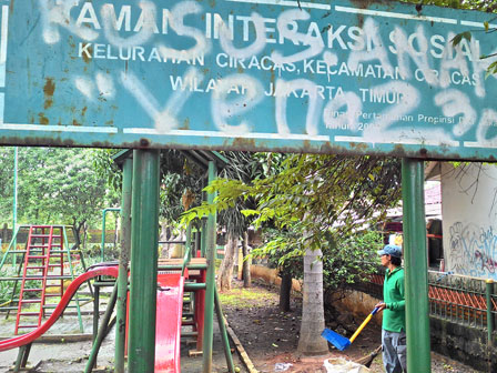  Taman Interaksi Sosial Ciracas Memprihatinkan
