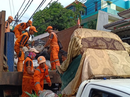 Pemkot Jakpus Monitoring Kerja Bakti di RW 10 Cempaka Baru