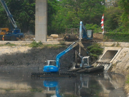 Sudin SDA Jaksel Normalisasi Stasiun Pompa Waduk Setiabudi Barat