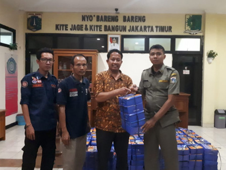 Sudin Sosial Jaktim Distribusikan Makanan ke Korban Banjir