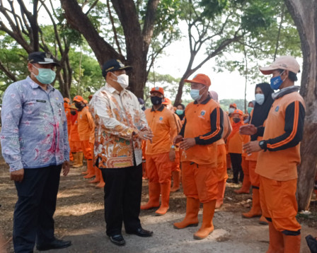 756 Petugas PPSU Kecamatan Tanjung Priok Apel Evaluasi Kinerja di Waduk Cincin