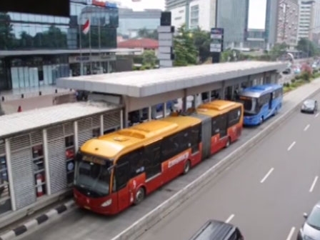 Biaya Top Up E-Ticket Bus Transjakarta Turun Rp 500