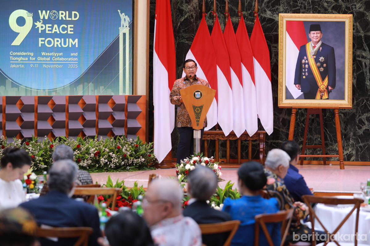 Pramono Anung memberi kata sambutan pada Jamuan Makan Malam Forum Perdamaian Dunia ke-9