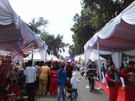  Ribuan Warga Padati Festival Palang Pintu XIII di Kemang 