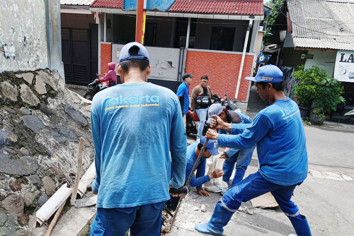 Normalisasi saluran di Jalan Karet Pasar Baru Barat 1