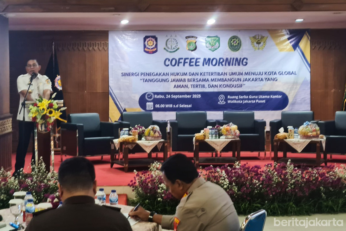 Wali Kota Jakpus, Arifin memberikan sambutan dalam kegiatan Coffee Morning