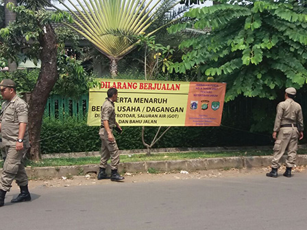 Jl Seulawah Cipinang Melayu Dipasangi Spanduk Larangan Berjualan PKL	