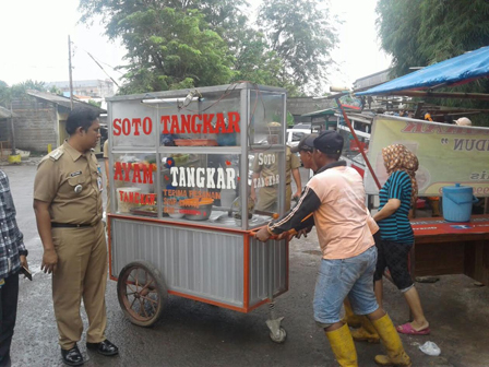 11 Gerobak PKL Ditertibkan di Kembangan Utara