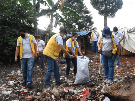 Peringati World Clean Up Pemkot Jakbar Gelar Kerja Bakti di RW 03 Kelurahan Joglo