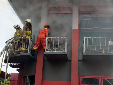 Sudin Gulkarmat Jakpus Berhasil Padamkan Kebakaran Bangunan di SPBU Jalan Pramuka Raya