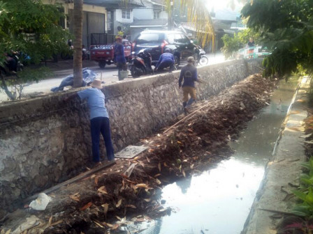  Turap Saluran Penghubung Jl Flamboyan Diperbaiki 