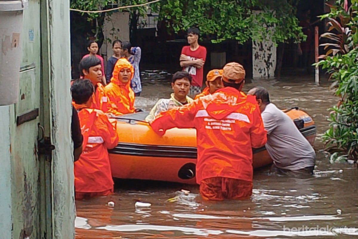Dua Perahu Karet Dikerahkan Atasi Genangan di Rawa Terate 