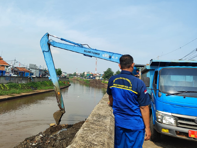  Sudin SDA Jaksel Keruk Kali Ciliwung Sepanjang 2.100 Meter
