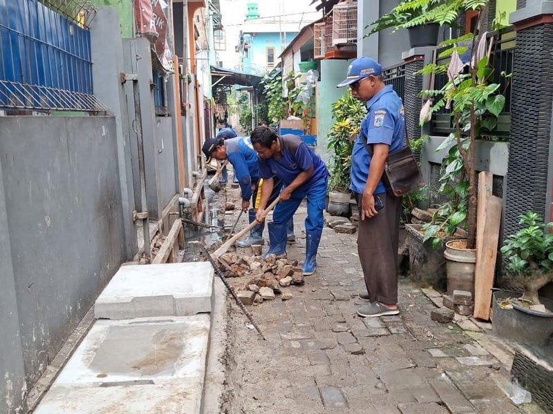 Saluran Air Jalan Marunda Baru IV Diperbaiki