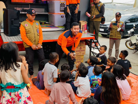 BPBD DKI Jakarta Gelar Trauma Healing di Posko Pengungsian PHPT Muara Angke 