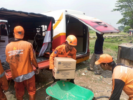 BPBD DKI Salurkan Logistik Pada Penyintas Kebakaran di Tegal Alur