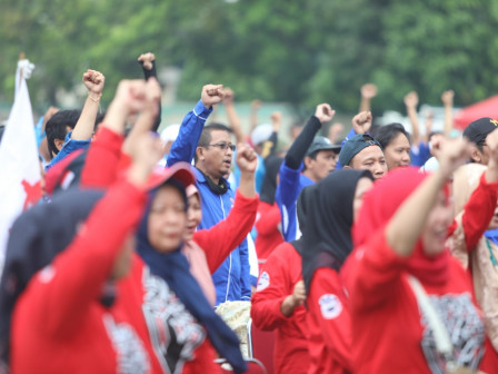 1000 Buruh Padati Stadion Rawa Badak