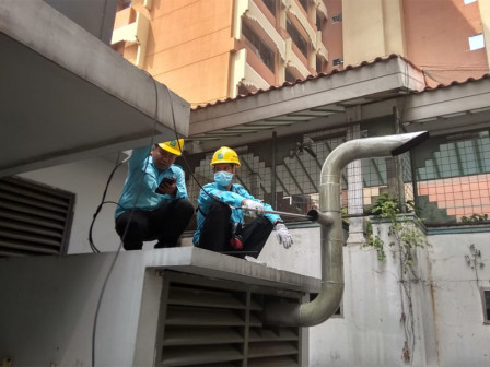 Sudin LH Jaksel Uji Emisi Cerobong Genset Hotel di Setiabudi